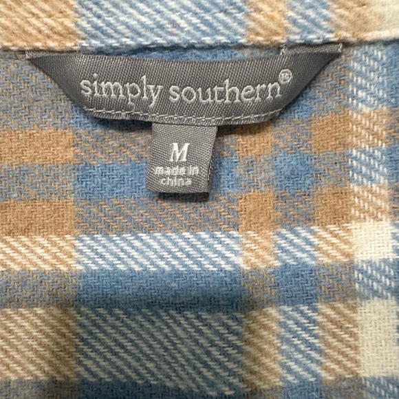 Simply southern men’s flannel. Button up shirt. Size medium. - Picture 4 of 8